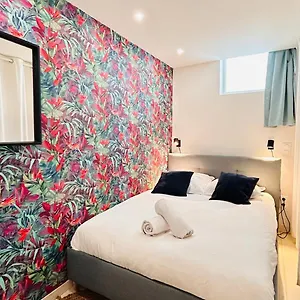 Spacieux Et Calme, 3 Chambres, Ideal Familles Et Professionnels, Vieux Appartement